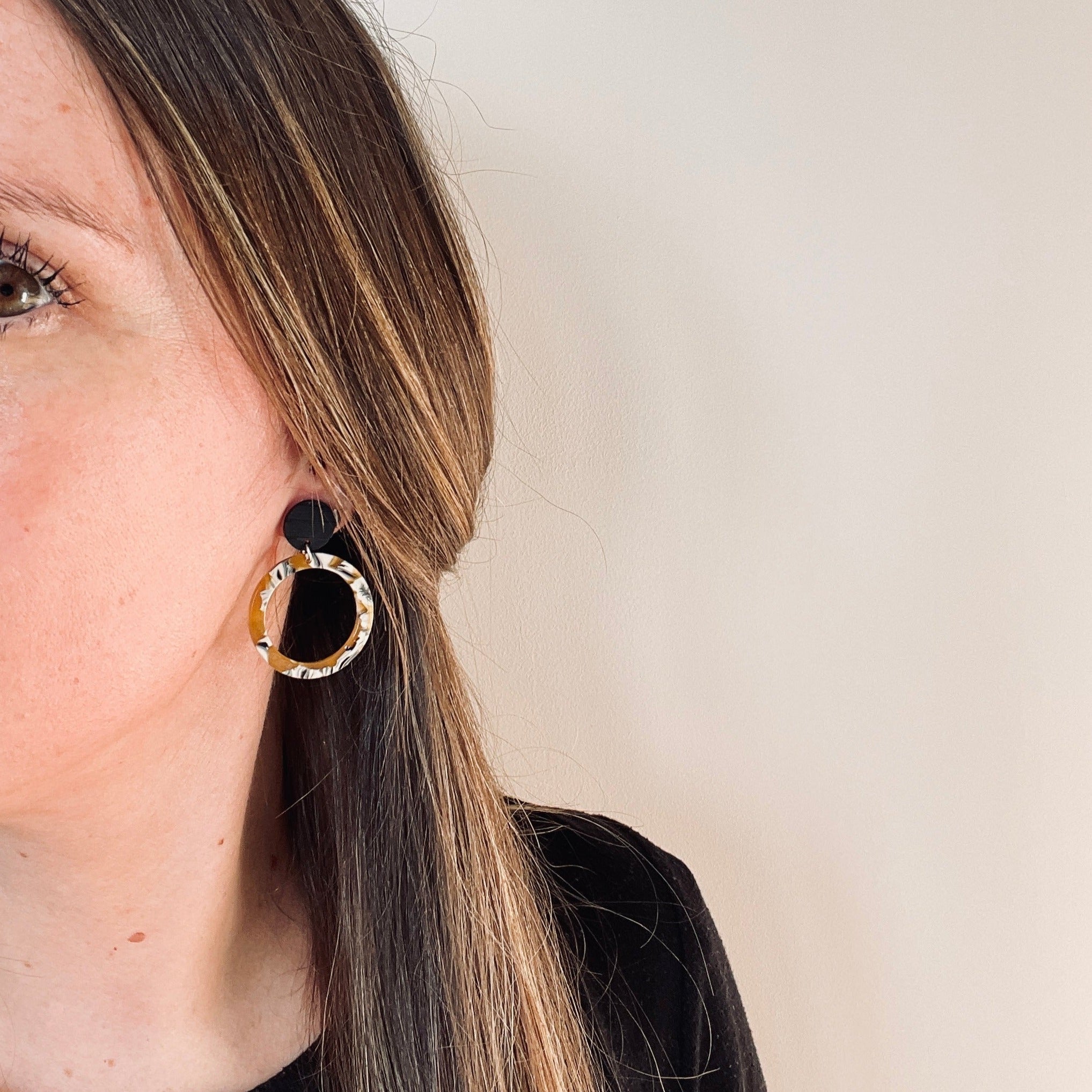 Flux Earrings Mustard Black