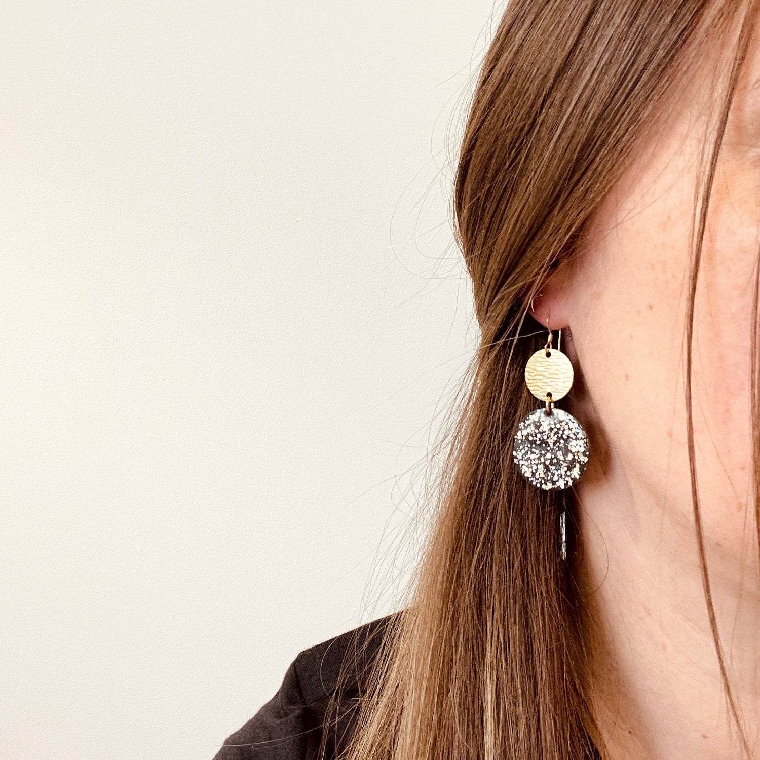 Winter Neptune Earrings Black Sparkle