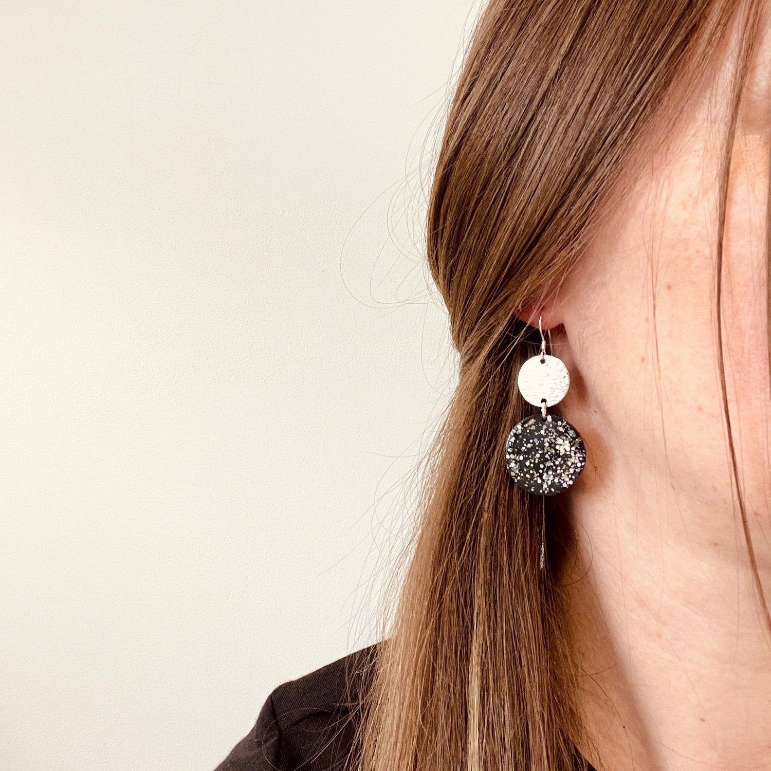 Winter Neptune Earrings Black Sparkle