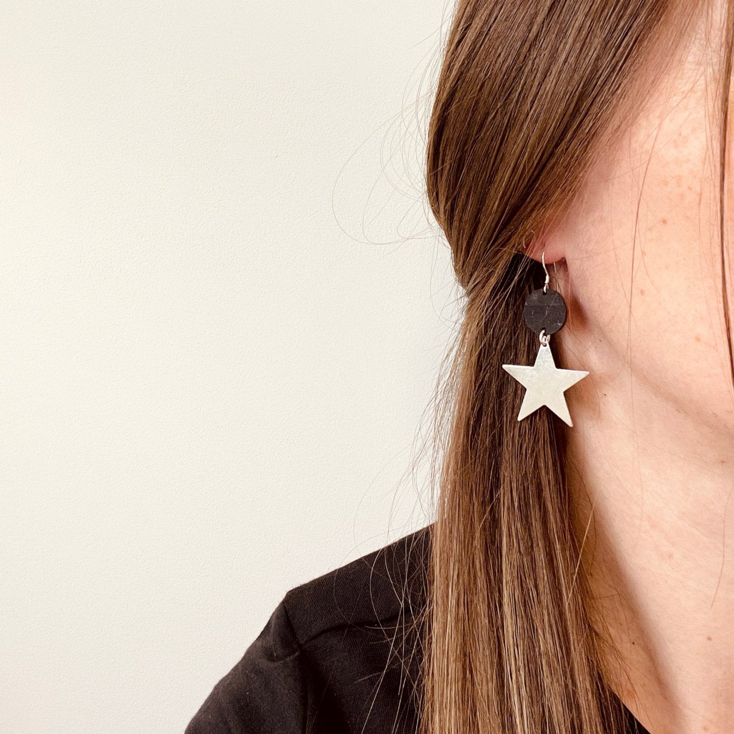 Winter Neptune Earrings Black Star