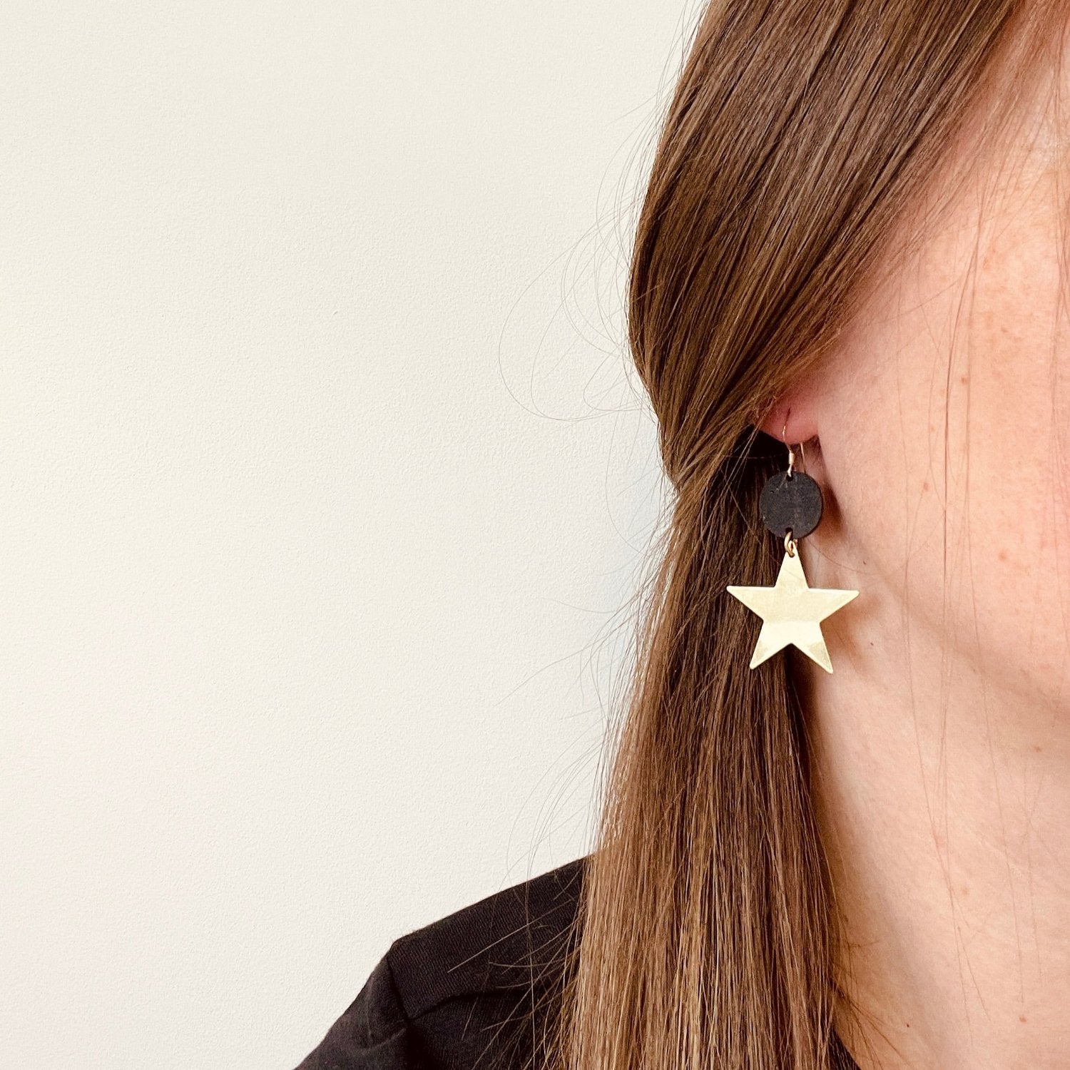 Winter Neptune Earrings Black Star