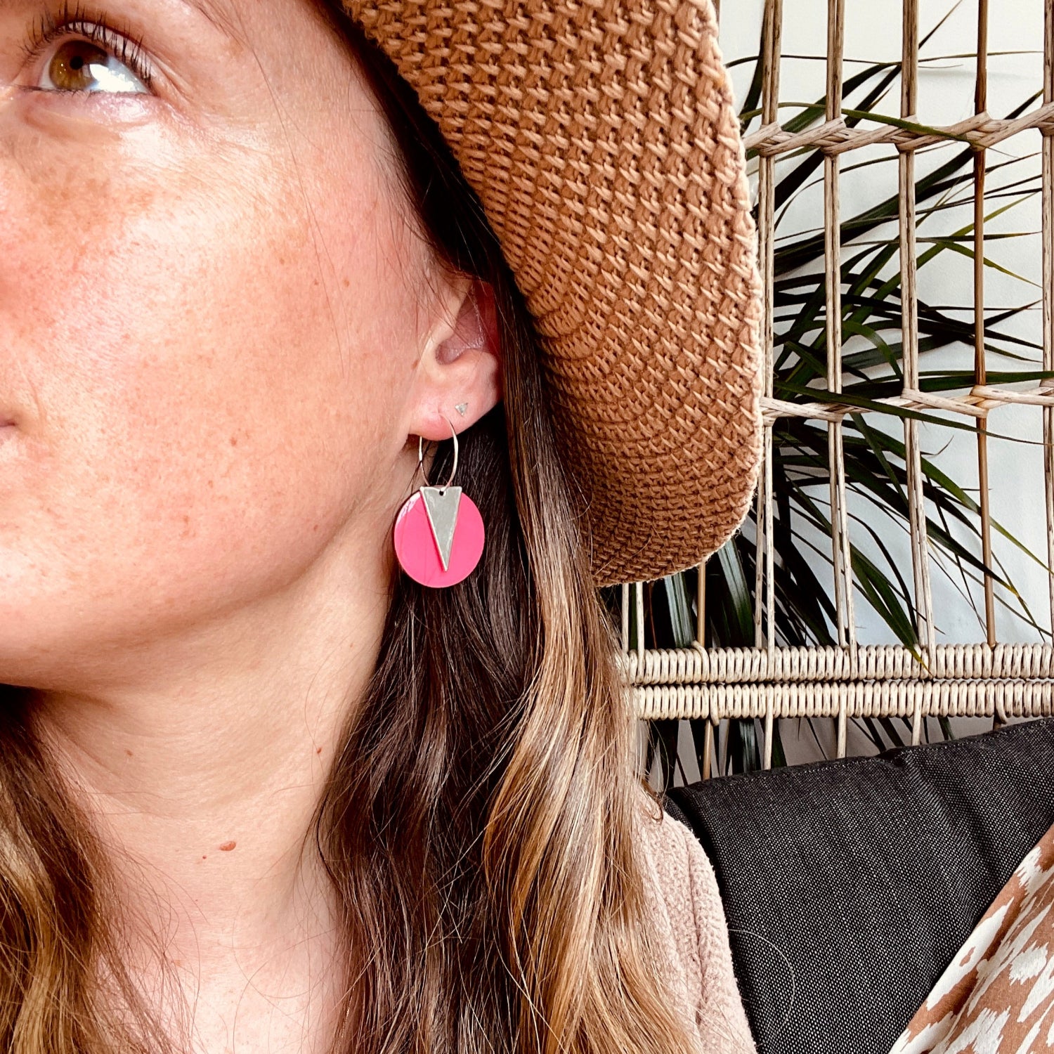 May Earrings Comet Pink Triton Silver Hoop
