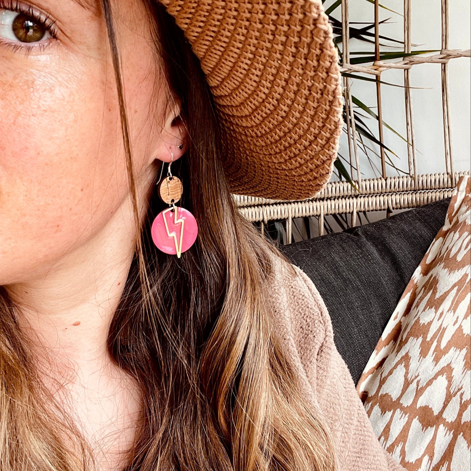 May Earrings Neptune Pink Lightning Bolt